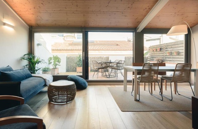 APG Carrer Nou Atic