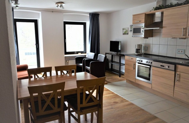 App. 4 Pers. 2 Schlafzimmer mit eigenen Badezimmer. 2 Balkonen alle mit Moselblick