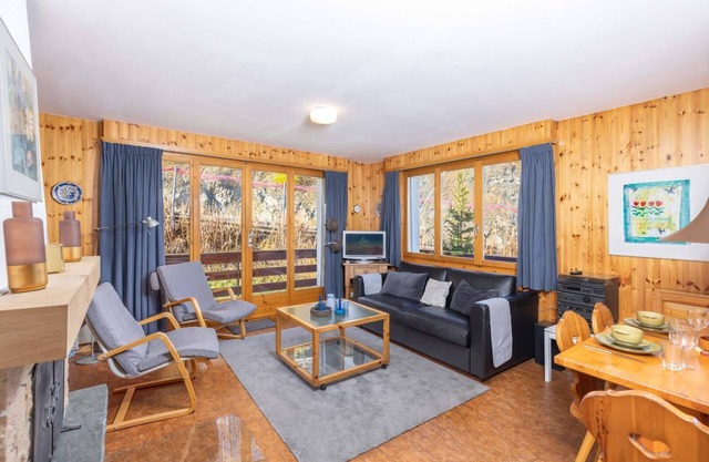 App Les Lupins 16 - Two Bedroom Apartment, Sleeps 4