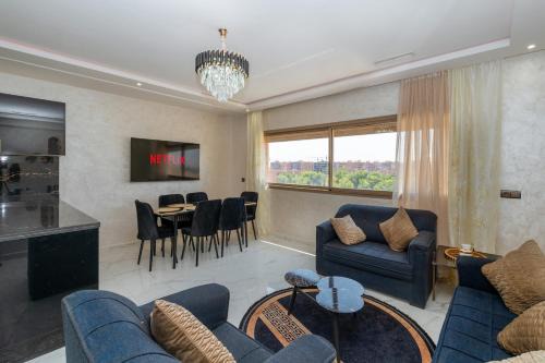Appart 3 pièces Prestigieux, Moderne et confort avec vue panoramique au centre victor hugo Gueliz