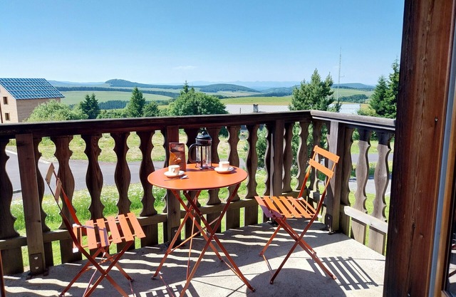 Appart 2 ch 5 P Your nature vacation at Super Besse in the Massif du Sancy!