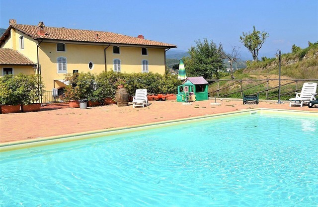 Appartamento Clarabella A: A characteristic and welcoming two-story apartment that is part of a villa built on a hillside, surrounded by meadows and woods, with Free WI-FI.