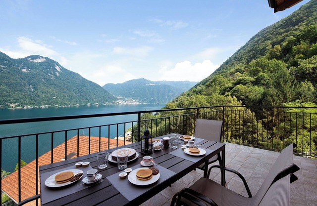 Appartamento 5 Il Tornante with Lake & Mountain Views, Wi-Fi, A/C & Balcony