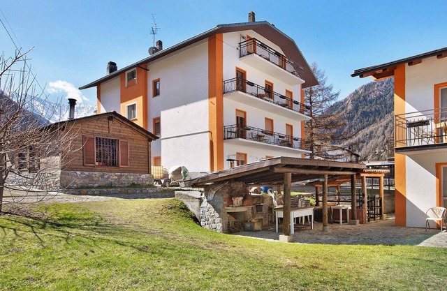 Appartamento Blu with Mountain View, Wi-Fi, Balcony, Terrace & Garden