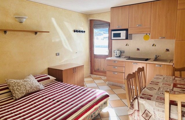 Appartamento Breva with Mountain View, Wi-Fi, Balcony & Garden