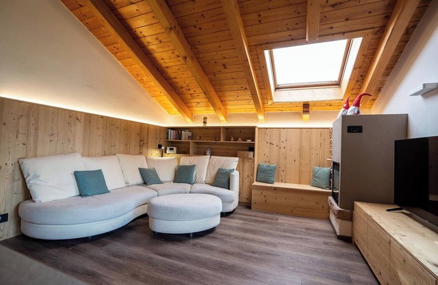 Appartamento Bucaneve with Lake View, Balcony & Wi-Fi