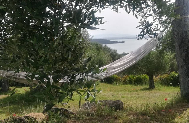Appartamento con due Camere da Letto e Grande Veranda sul Giardino