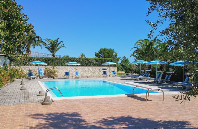Appartamento con piscina vicino al mare