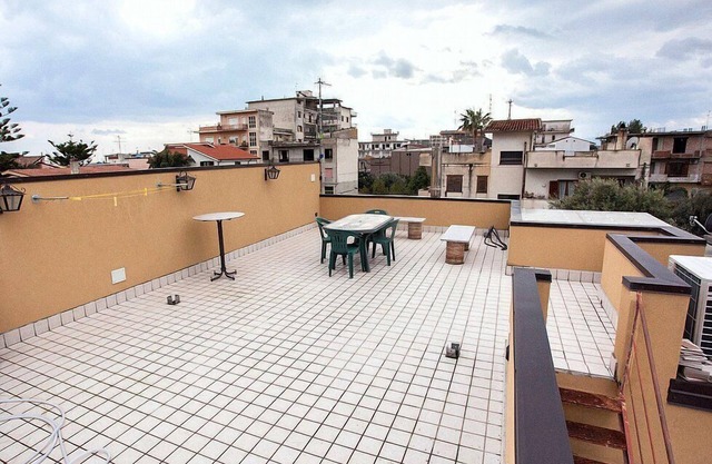 Appartamento Ermes B: A welcoming apartment situated at a short distance from the beach, with Free WI-FI.