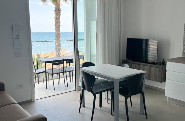 Appartamento Fronte Mare n5, Ombrellone + due Lettini Inclusi