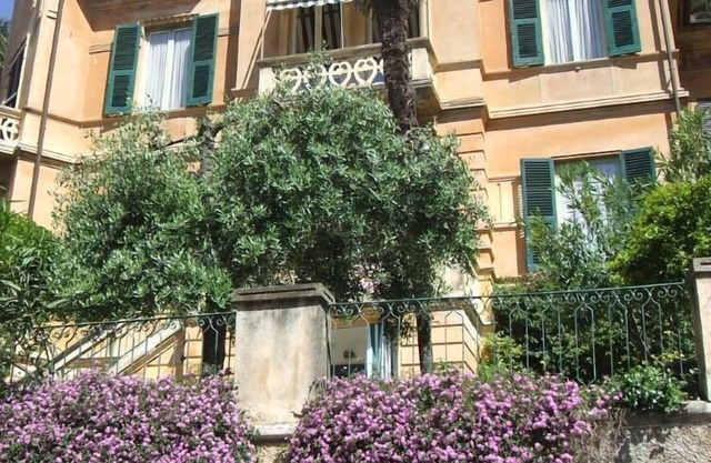 Appartamento in tipica villa liberty ideale per una vacanza tra ulivi e oleandri