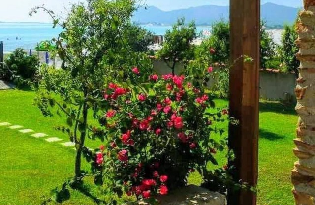 "Appartamento Bouganville 2" with Sea View, 20 m from beach & Terrace