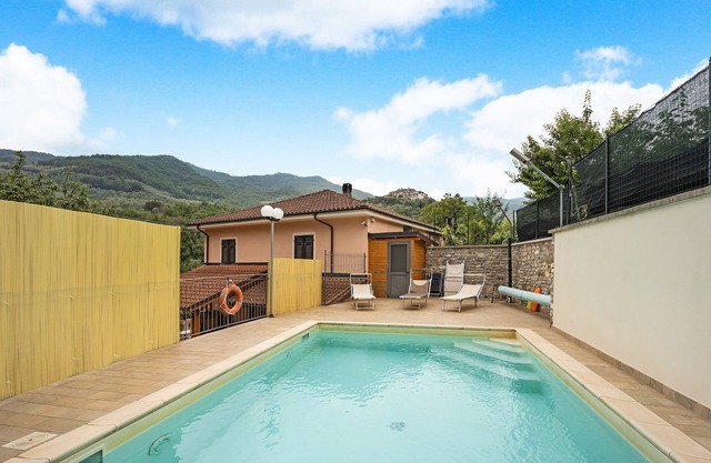 "Appartamento LA VITE - Borgomaro" with Wi-Fi, A/C & Terrace