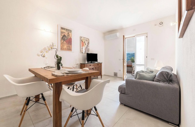 Appartamento "Le Cementine" with Lake View, Mountain View, Wi-Fi, A/C & Terrace