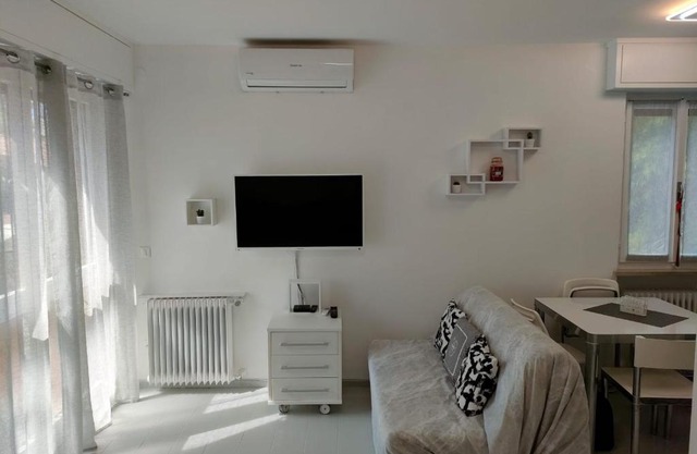 Appartamento Mirabell, FRONTE SPIAGGIA, VISTA MARE CON PARCHEGGIO
