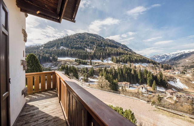 Appartamento Primavera 1 with Mountain View, Wi-Fi, Balcony & Garden