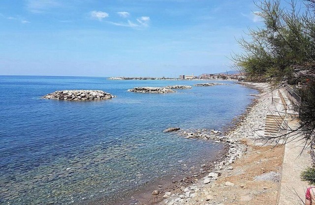 Appartamento Torre Caleo F: A charming apartment located right on the beach, with Free WI-FI.