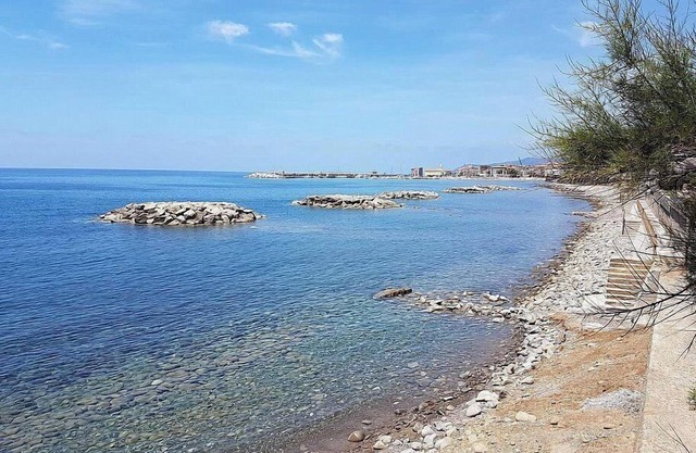 Appartamento Torre Caleo I: A charming apartment located right on the beach, with Free WI-FI.