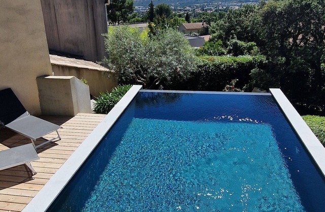 Appartement Récent 45m² Avec Coin Jardin/piscine