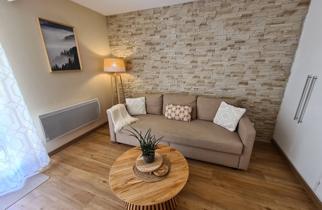 Appartement au Calme Dans Residence Avec Piscine, Entouré de Foret