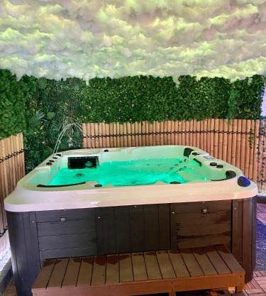Appartement avec Jaccuzi & Jardin