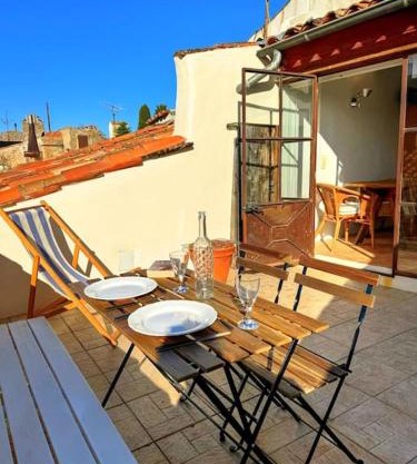 Appartement avec terrasse tropezienne, Aups