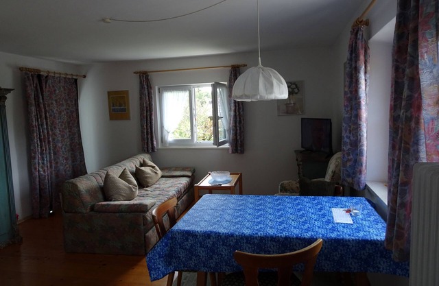 Appartement 5 - 43 qm - Wohnraum, Schlafzimmer, Küche, Dusche/WC, Balkon