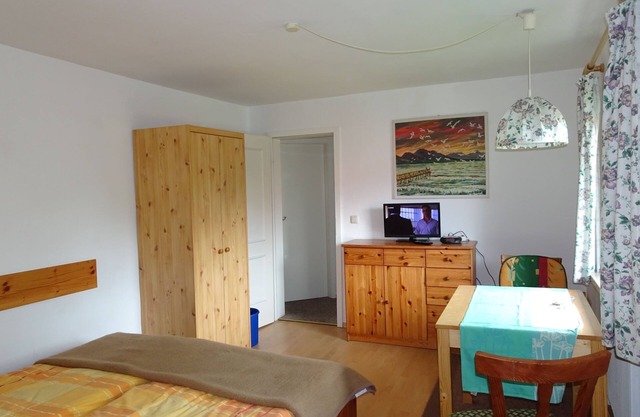 Appartement 1 - 22 qm - Wohn-/Schlafraum, Küche, Dusche, WC, eigener Balkon