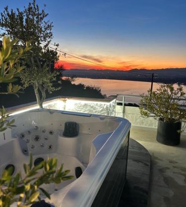 Appartement Duplex Rosas avec terrasse magnifique jacuzzi vue mer
