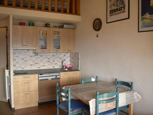 Appartement 2 Pièces Mezzanine avec Vue Panoramique, Balcon et Equipements Complets à Font-Romeu - FR-1-580-27