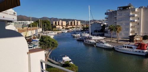 Appartement lumineux sur les canaux