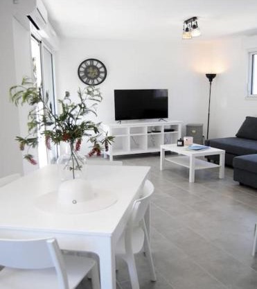 Appartement neuf, en centre ville, terrasse et plages 5mn à pieds!