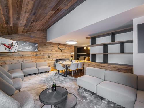 Appartement spacieux à Courchevel, 300m des pistes, parking, wifi et services inclus - FR-1-562-5
