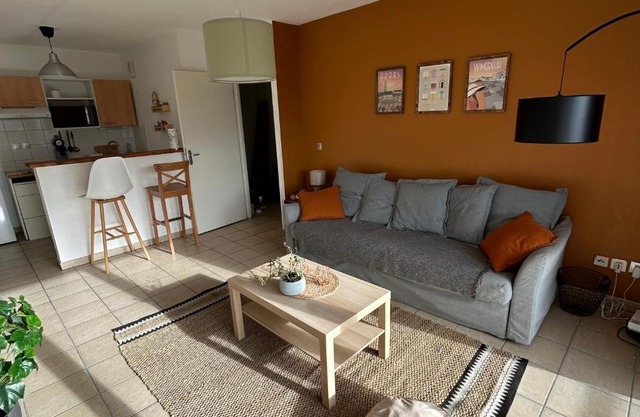 Appartement T2 avec balcon, lumineux, au calme.
