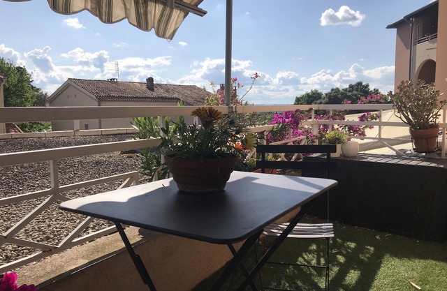 Appartement Terrasse au Calme à 10 mn du Centre D'avignon, Avec Piscine Commune