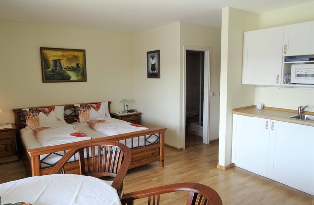 Appartment 4, 1 Wohn-/Schlafzimmer, großer Balkon, Pantryküche, max. 2 Personen