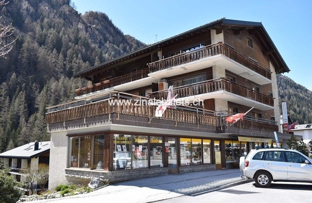 Appartment in a building in Zinal - 2 beds in the living room - TV broadcasting - kitchen - 1 bathro