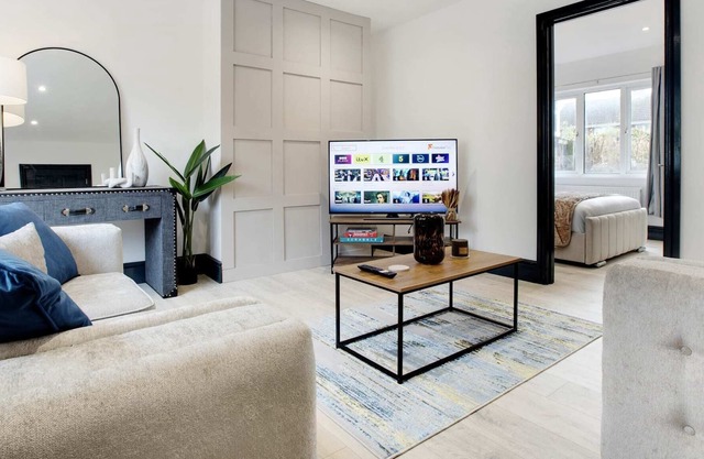 Appealing 4-Bedroom Haven in Durham, Sleeps 7