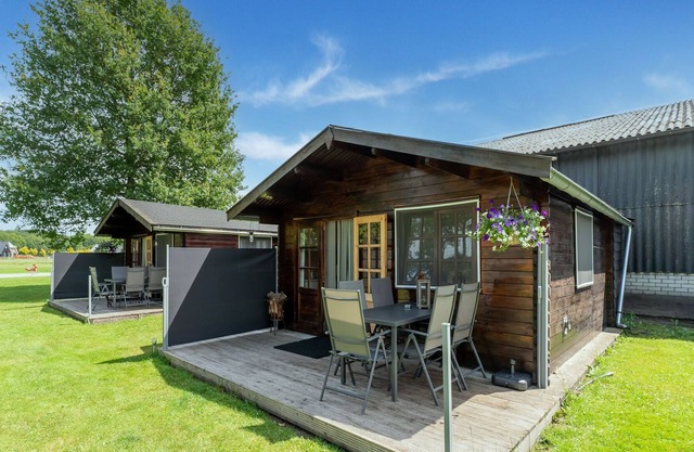 Appealing holiday home in Zwiggelte with garden