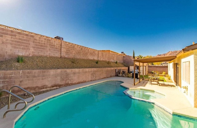 Appian · Stunning Renovated home, Included Heated Pool&Spa