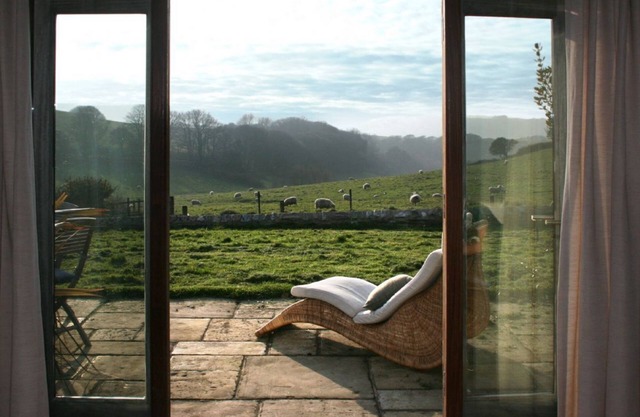 Apple Barn - Sleeps 4 guests in two bedrooms with one bathroom.