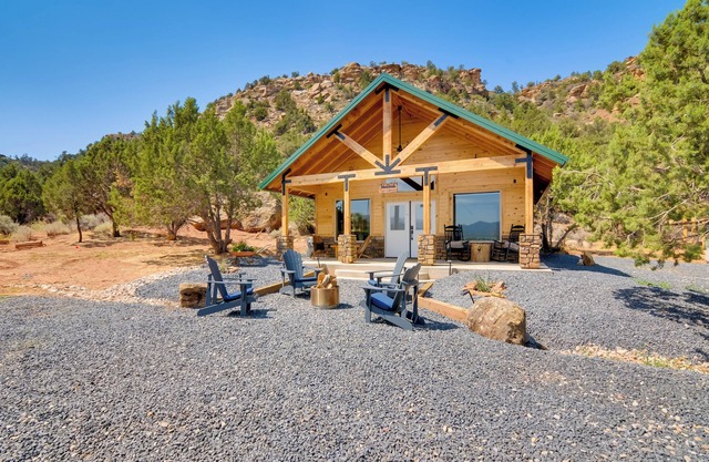 Apple Valley Cabin w/Views, Dogs Welcome