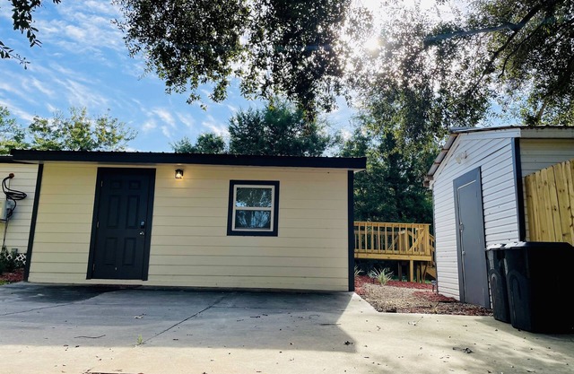Applebum a beautiful and cozy loft 2 miles away from town.
