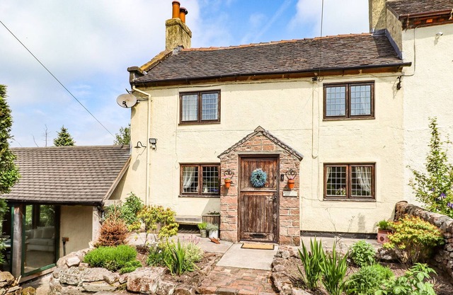 APPLEGARTH COTTAGE, family friendly, with open fire in Ipstones