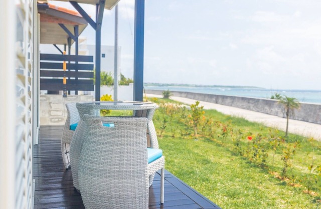 Approximately 10 minutes drive to downtown and airport! Stay" ⇨ "Live" "Another Home by the Sea" - Enjoy an extraordinary experience on Ishigaki Island and spend your time as you would in everyday life.