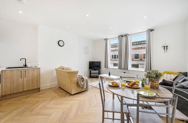 Apt 1 Causeway · Modern Apartment | Pass the Keys