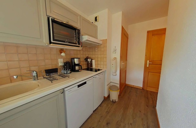 Apt 2 rooms, 6 pers, near slopes, parking, pets allowed