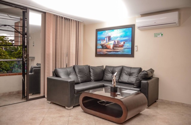 APT 201 Two Bedroom AC Hot Tub, Balcony, Full kitchen Parque Poblado Big Bedroom