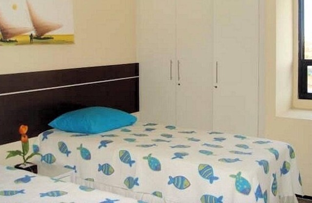 Apt 4 bedrooms, 3 with air cond., near Avenida Beira Mar - 1 suite, WIFI INTERNET