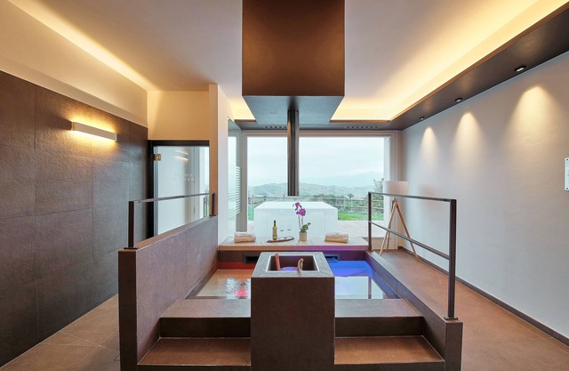 Apt above SPA